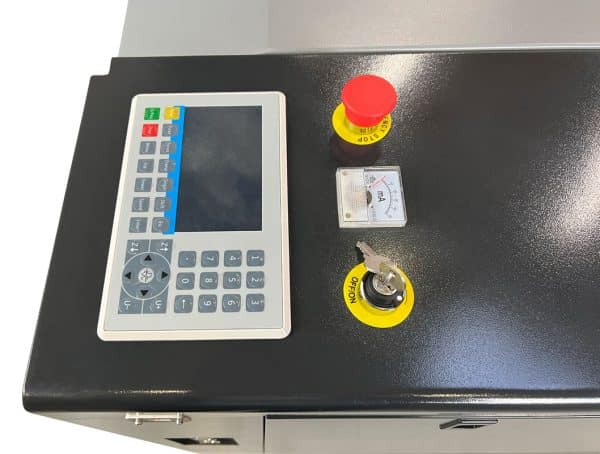 Produkcja maszyn laserowych CO2 - panel sterowania