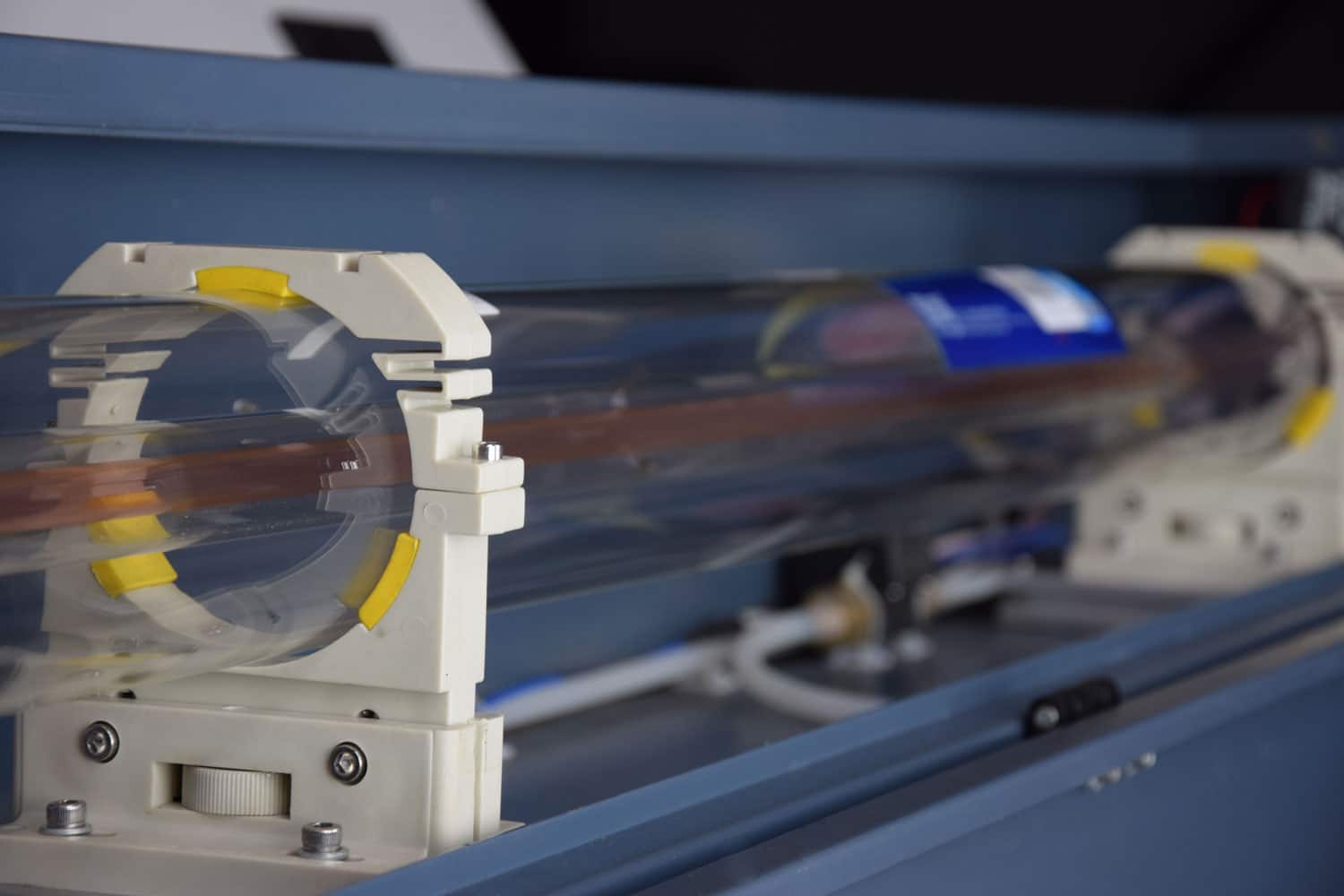 Szklana tuba laserowa CO2 w urządzeniu laserowym CO2
