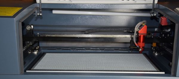 MQ5030 DESKTOP łoże w kształcie plastra miodu
