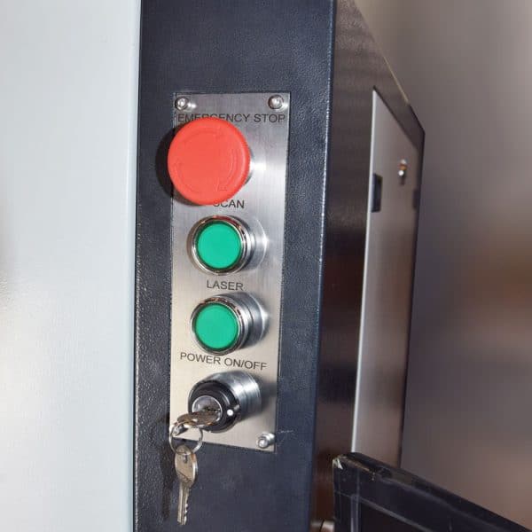 Zamknięty panel przedni z włókna szklanego