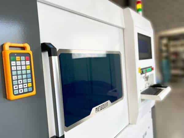 MQ FC6060 laserowa wycinarka laserowa do metalu z przodu, zbliżenie