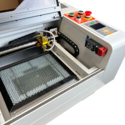 Bezpieczna maszyna laserowa do szerokiego zakresu zastosowań